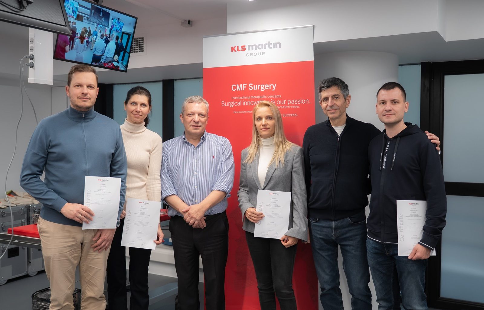 Faculty and participants with their certificates