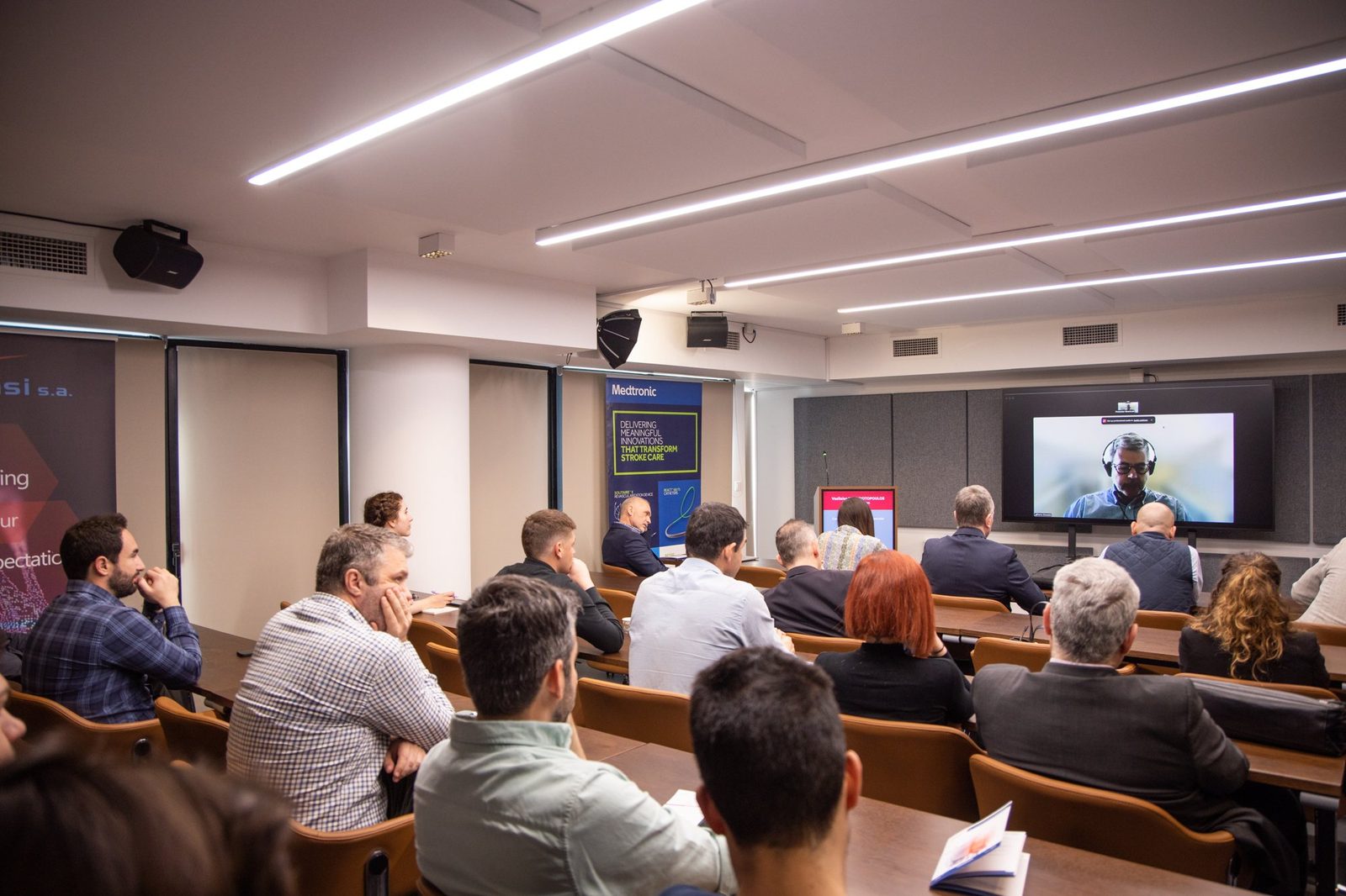 Seminar room with a remote speaker on the main screen